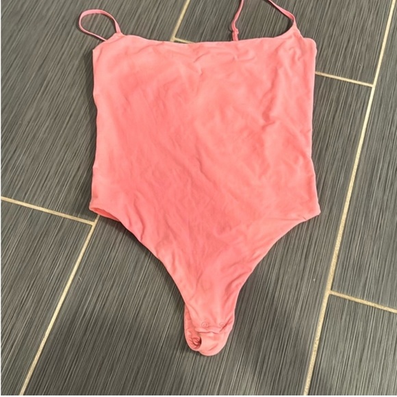 Skims fits everybody cami bodysuit size XS (color discontinued) - Picture 2 of 6